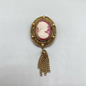 Vintage Lisner Cameo Antique Gold Brooch